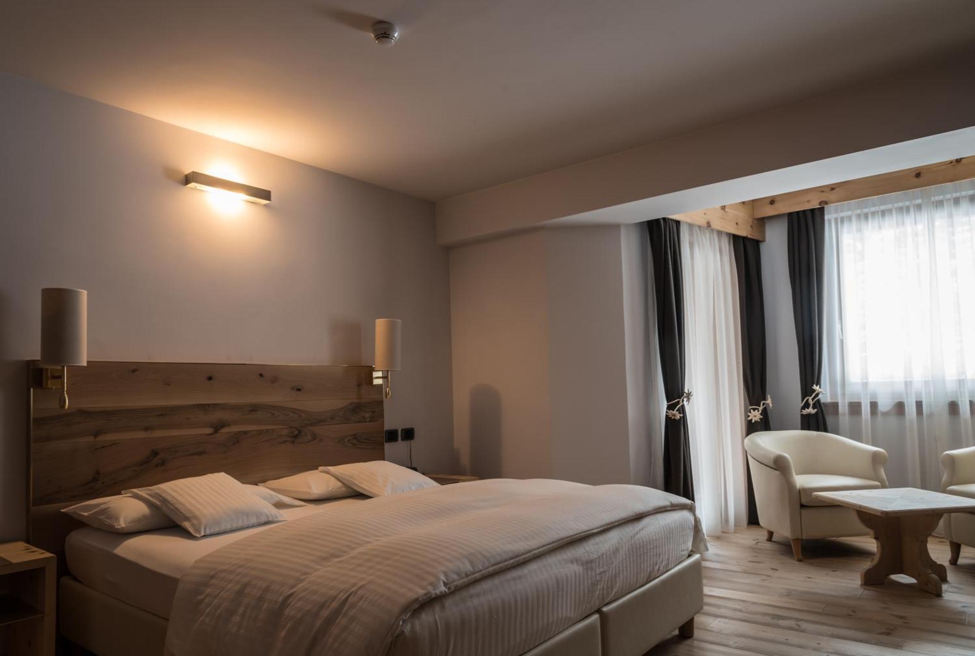 Chalet Laura Lodge Hotel Мадона ди Кампильо Екстериор снимка