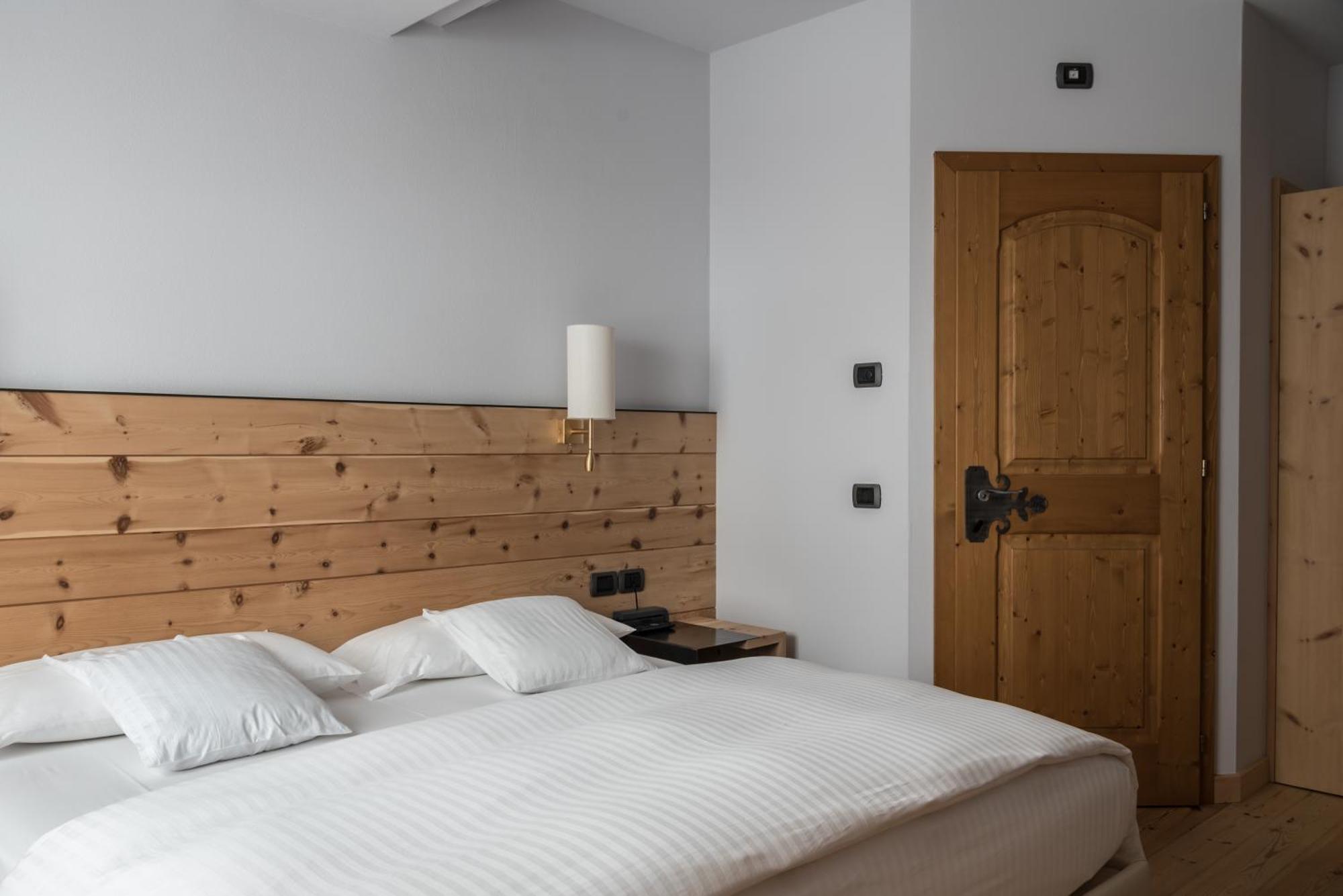 Chalet Laura Lodge Hotel Мадона ди Кампильо Екстериор снимка